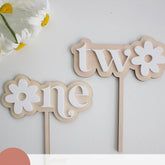 Cliths Set of 2 Wooden Daisy Cake Toppers for Baby First Birthday, Cake Smash Decor, Boho Party, MDF Cake Topper Signs