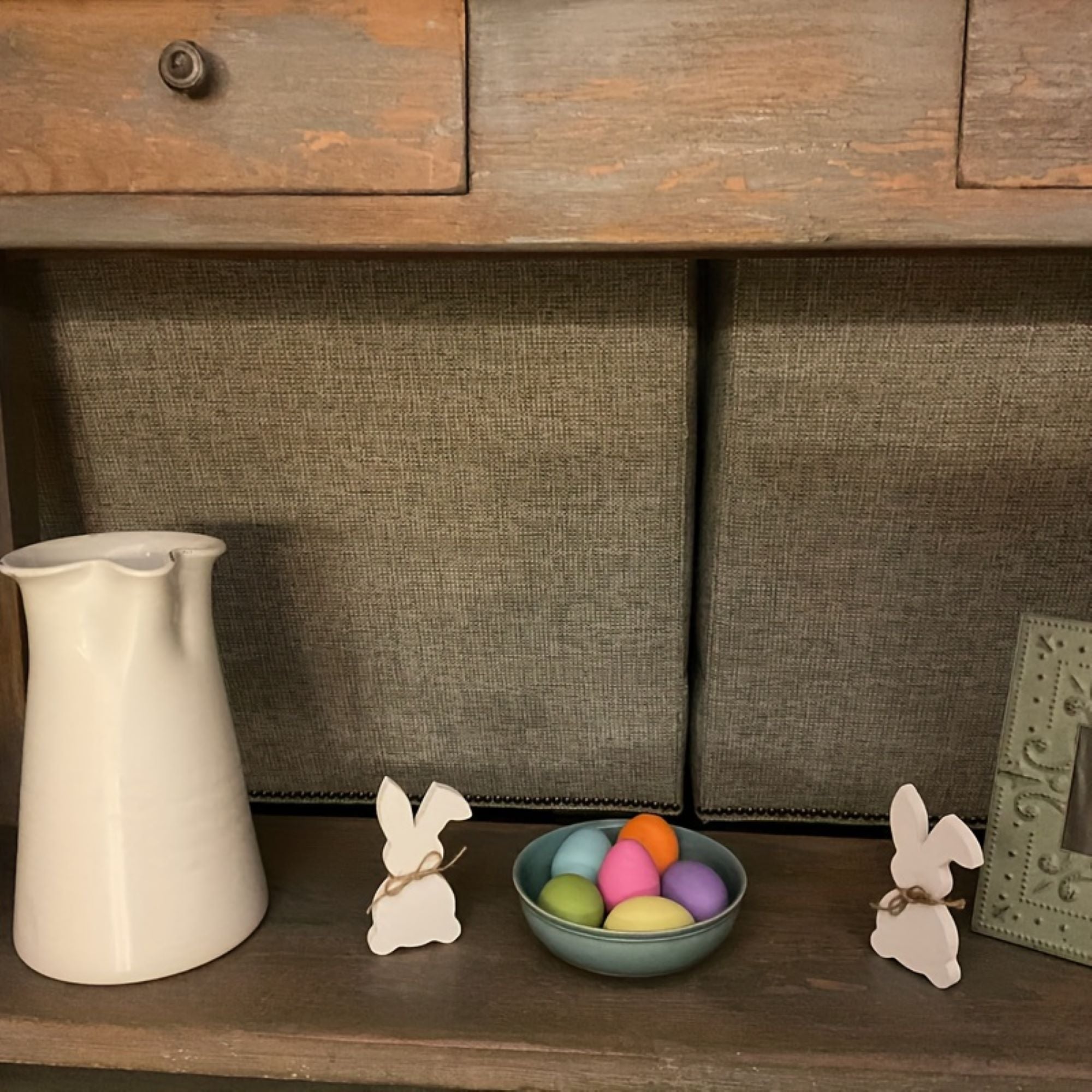 spring farmhouse bunny decor