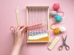 Whittlewud Pack of 1 Wooden Loom You can Make Decorations, Weaving Loom Beginners Learn to Weave (7.6 Inch x 5.8 Inch) Loom You can Make Decorations, Small Project Crafts Weave