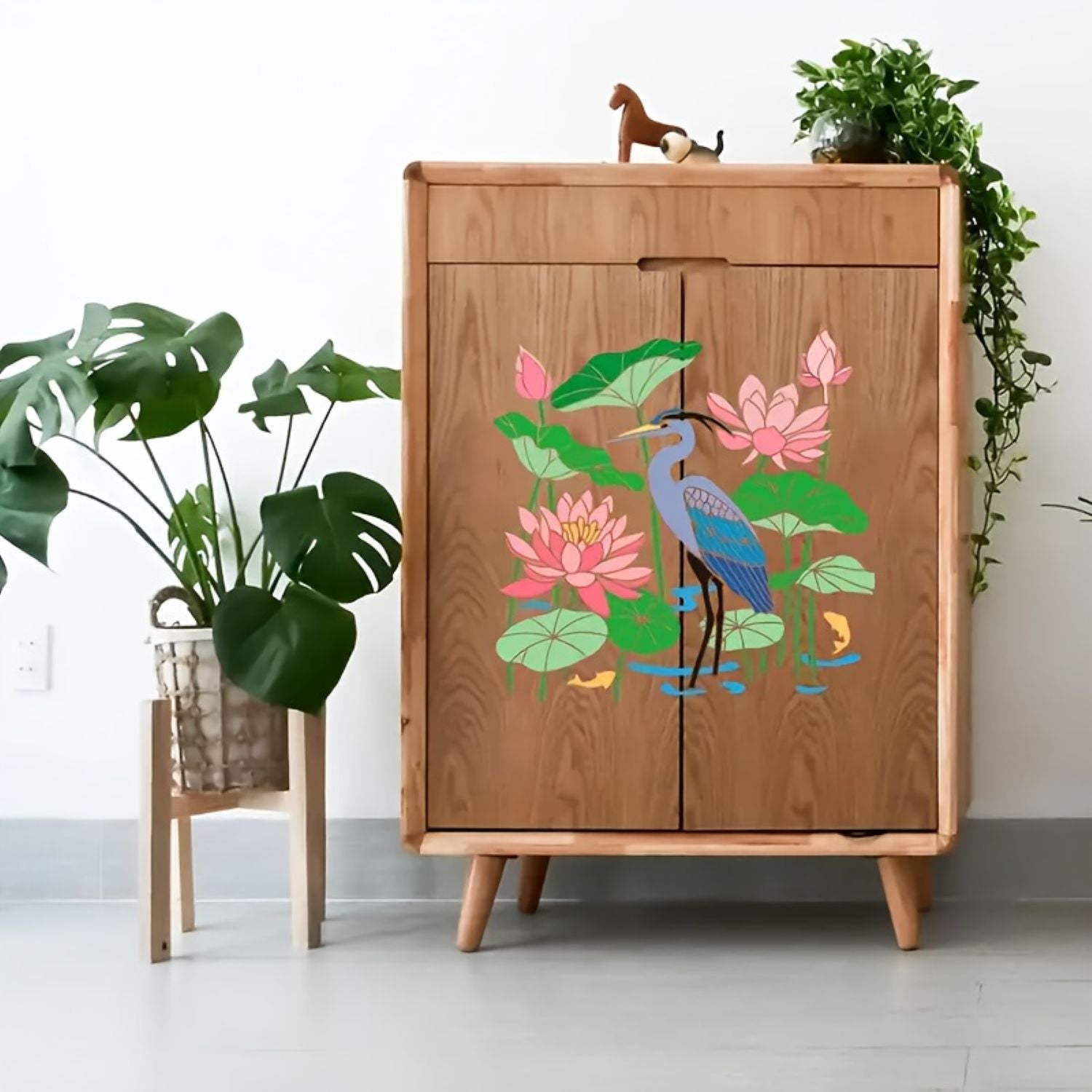 Heron silhouette stencil for DIY crafting and home décor