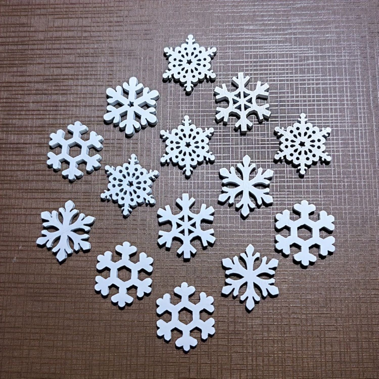 Mini wooden ornaments for party decoration