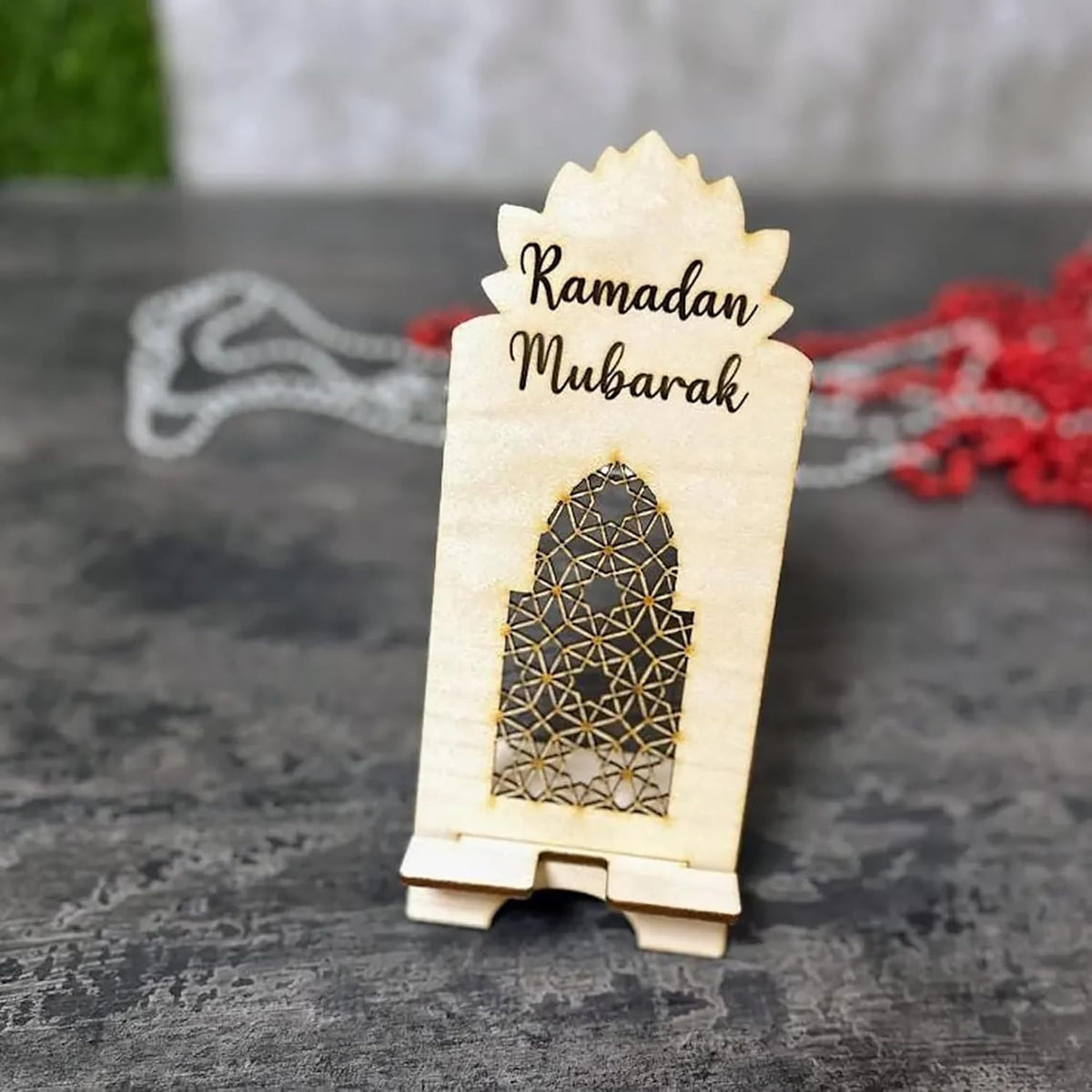 Cliths Ramadan Mubarak Wooden Phone Stand Islamic Eid Gift Custom Engraved Smartphone Holder Muslim Home Decor
