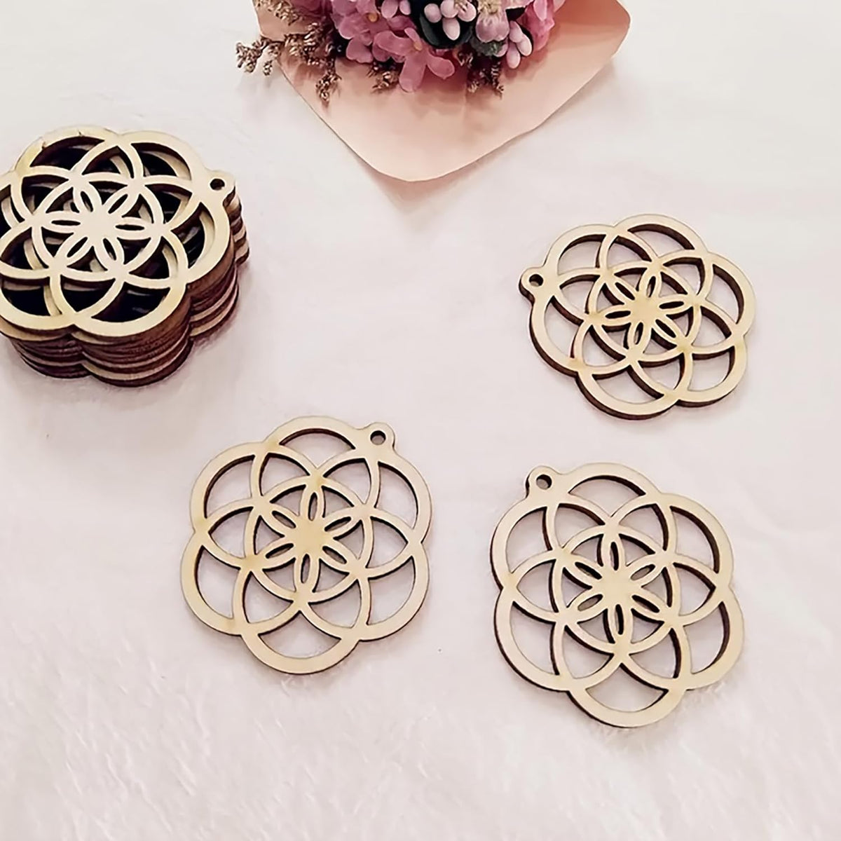 Cliths 10pcs Unfinished Wood Circles for DIY Crafts Craft Rounds Lightweight Hanging Decor Wedding Party Holiday Decorations