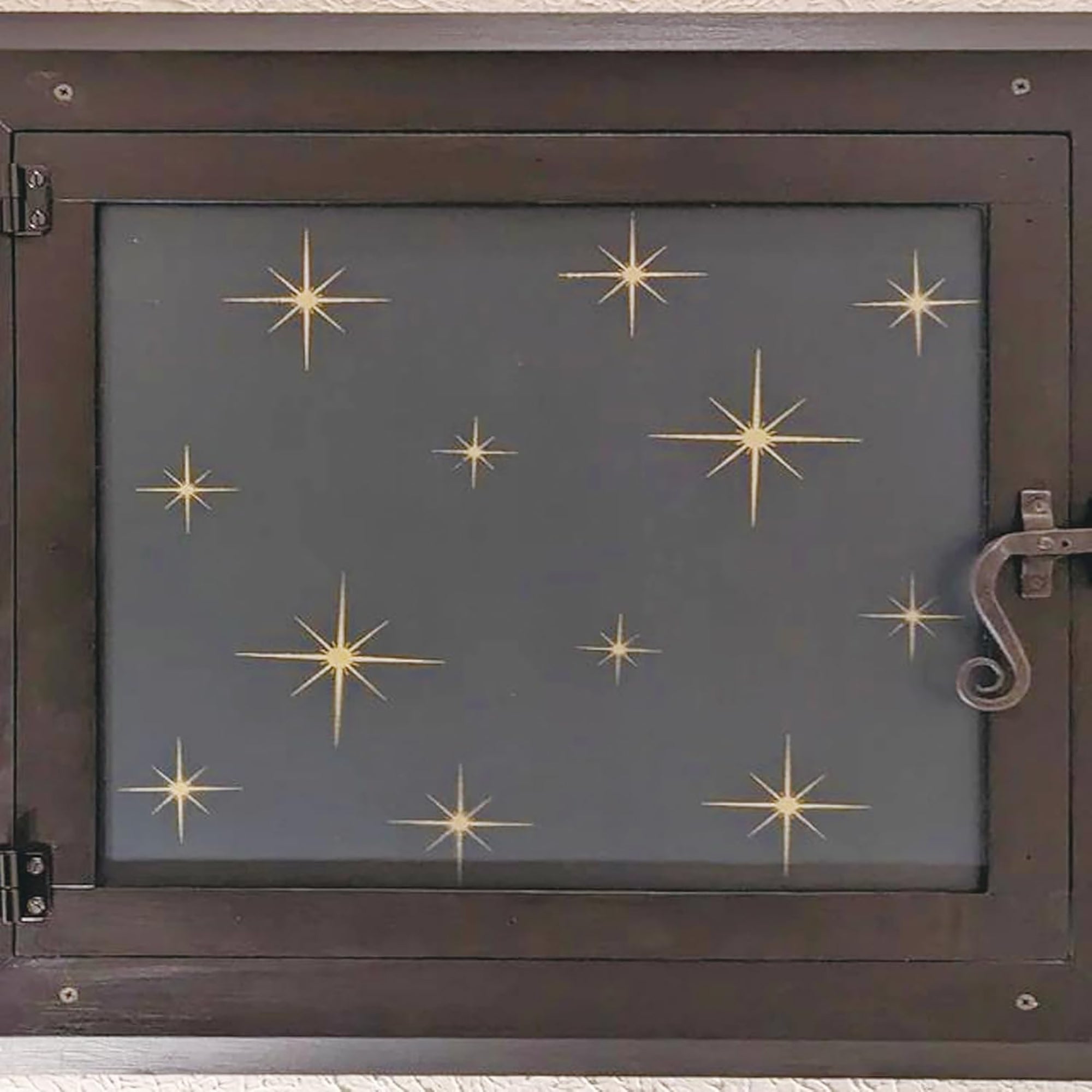 Each stencil features high-precision cutouts that deliver crisp star shapes